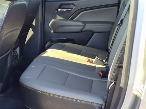 Used 2024 Chevrolet Colorado ZR2 w/ ZR2 Convenience Package III image 18