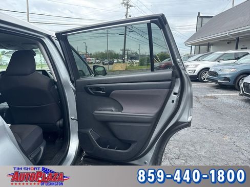 Used 2024 Toyota Highlander LE AWD/4WD image 24