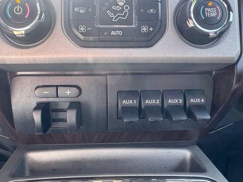 Used 2015 Ford F250 Lariat w/ Lariat Ultimate Package AWD/4WD image 15