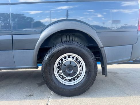 Used 2018 Mercedes-Benz Sprinter 2500 image 17