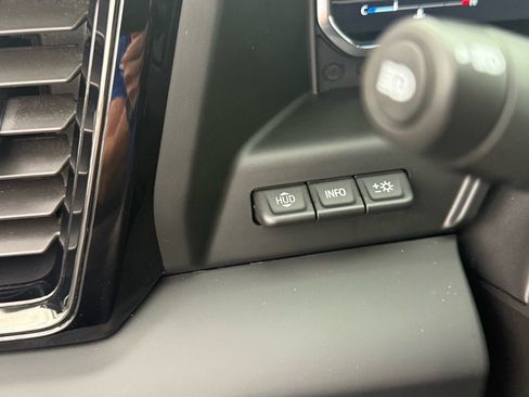 Used 2024 GMC Sierra 1500 AT4 w/ Technology Package image 19