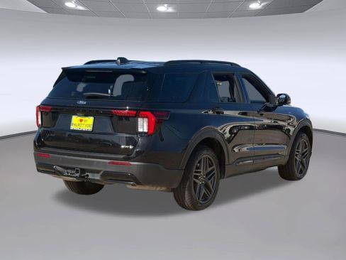 Used 2025 Ford Explorer ST-Line w/ ST-Line Street Pack AWD/4WD image 9