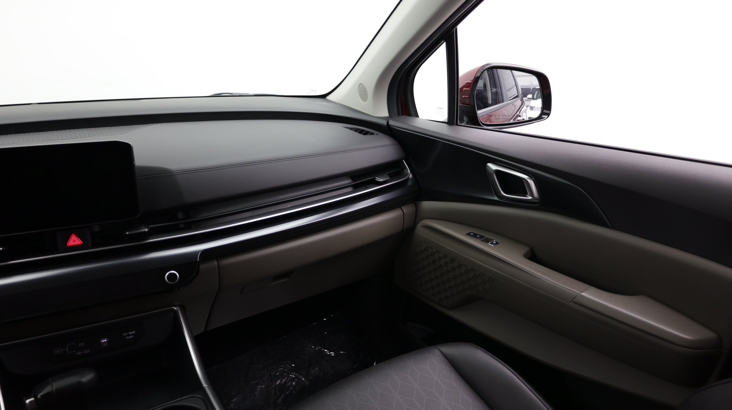 Used 2025 Kia Carnival FWD image 31