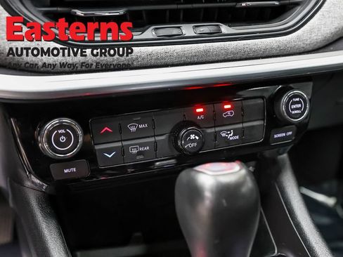 Used 2024 Jeep Compass Latitude AWD/4WD image 19