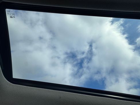 Used 2025 Hyundai Elantra Limited image 30