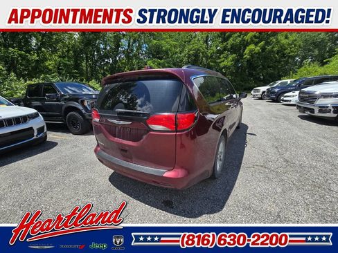Used 2020 Chrysler Voyager Lxi FWD image 7