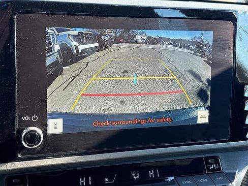 Used 2025 Toyota Camry SE image 12