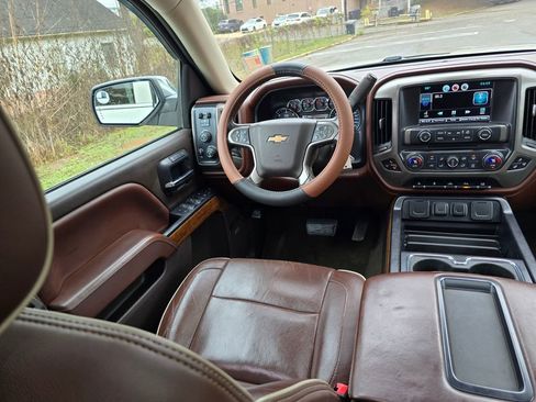 Used 2015 Chevrolet Silverado 1500 High Country w/ High Country Premium Package image 60