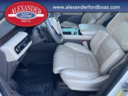 Used 2022 Lincoln Aviator Reserve w/ Equipment Group 201A image 8