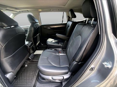 Used 2026 Toyota Highlander Limited AWD/4WD image 19