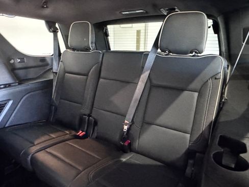 Certified 2024 GMC Yukon SLT w/ SLT Luxury Package AWD/4WD image 13