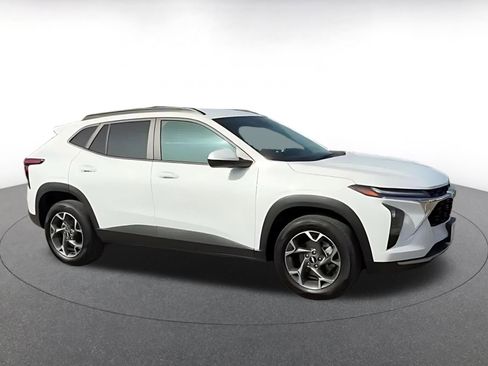 Used 2025 Chevrolet Trax LT image 16