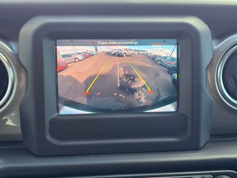 Used 2020 Jeep Wrangler Unlimited Sahara image 28