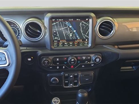 Used 2023 Jeep Gladiator Overland image 23