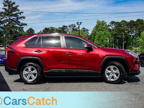 Used 2019 Toyota RAV4 XLE w/ Convenience Package image 2