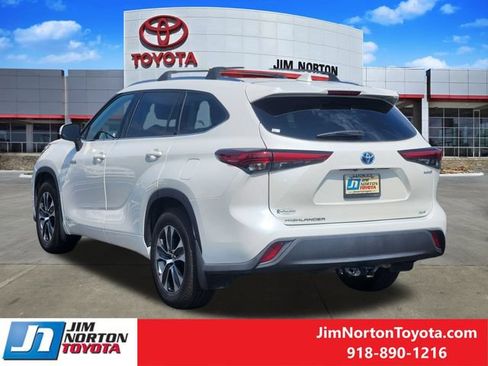 Used 2020 Toyota Highlander XLE AWD/4WD image 7