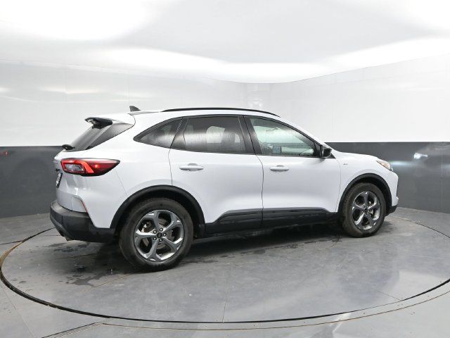 Used 2025 Ford Escape ST-Line FWD image 2