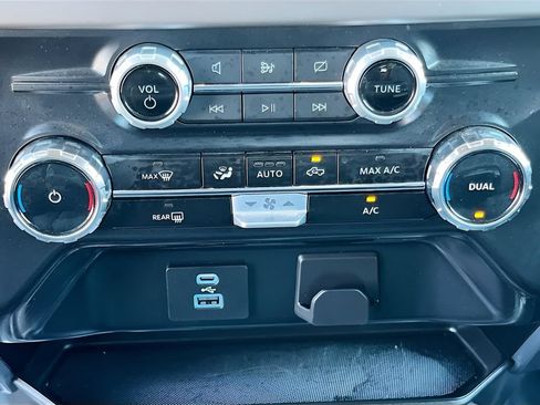 Used 2024 Ford F150 XLT AWD/4WD image 16