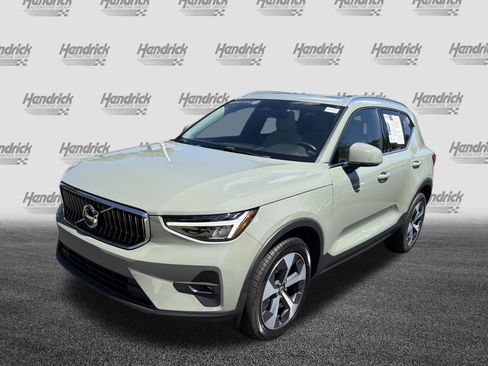 Certified 2023 Volvo XC40 B5 Plus AWD/4WD image 5