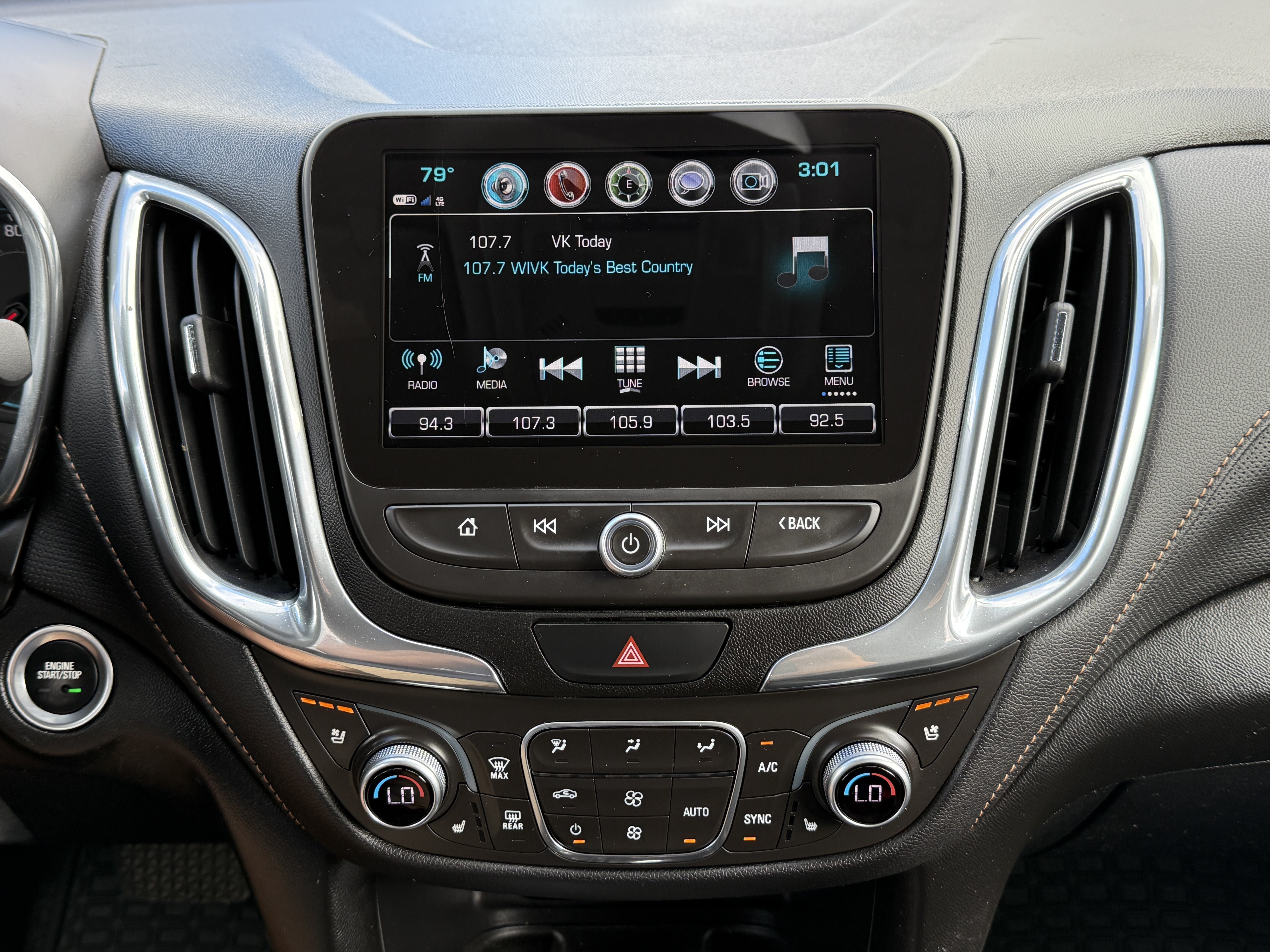 Used 2018 Chevrolet Equinox Premier FWD image 29