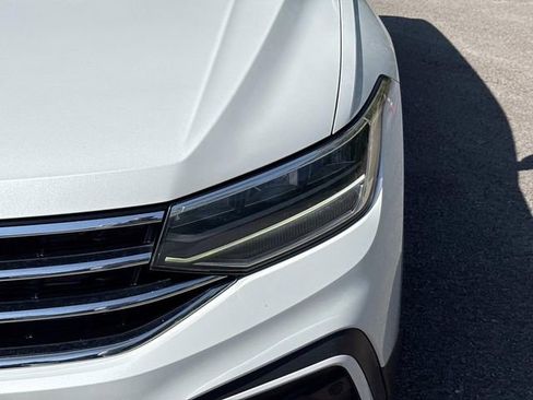 Used 2023 Volkswagen Tiguan SE w/ Panoramic Sunroof Package FWD image 10