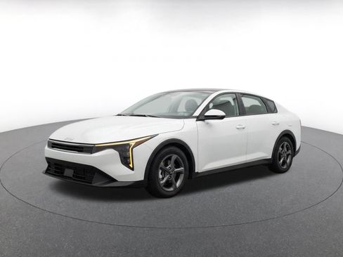 Used 2025 Kia K4 FWD image 3