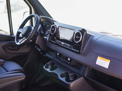 New 2024 Mercedes-Benz eSprinter 170 Cargo image 16
