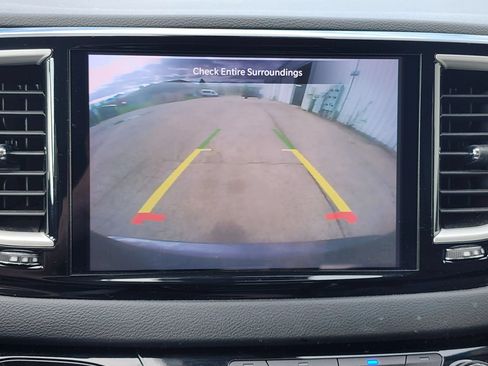 Used 2023 Chrysler Pacifica Touring-L FWD image 34