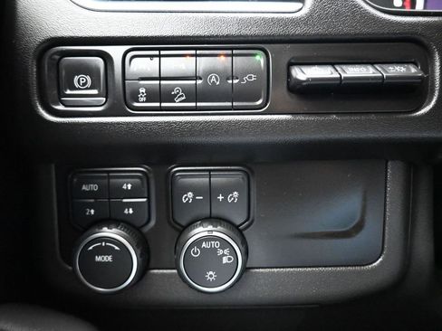 Used 2021 Chevrolet Suburban High Country image 36