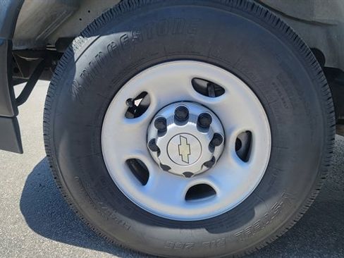 Used 2023 Chevrolet Express 3500 LS RWD image 11