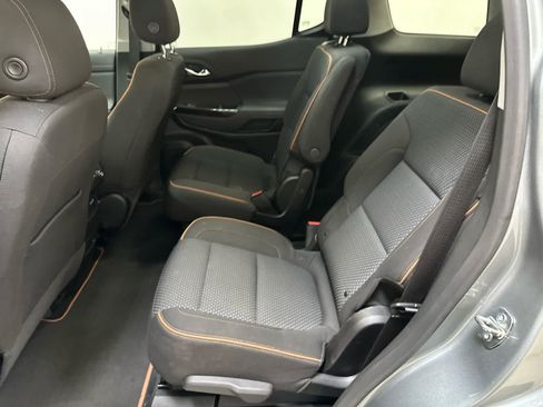 Used 2023 GMC Acadia AT4 AWD/4WD image 7