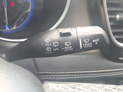 Used 2023 Chrysler Pacifica Limited w/ Uconnect Theater Family Group image 47