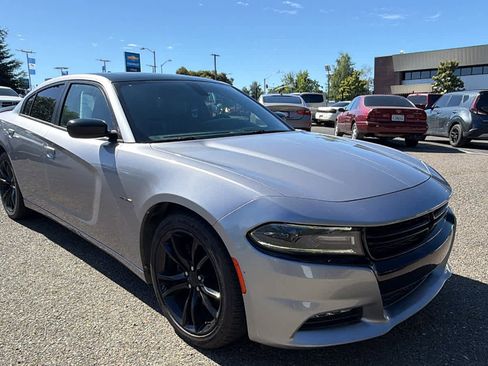 Used 2016 Dodge Charger R/T w/ Plus Group RWD image 3