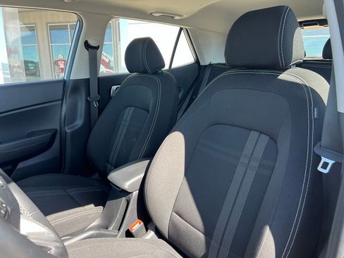 Used 2025 Hyundai Venue SEL FWD image 9