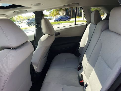 Used 2022 Toyota Corolla Cross LE w/ Moonroof Package image 11