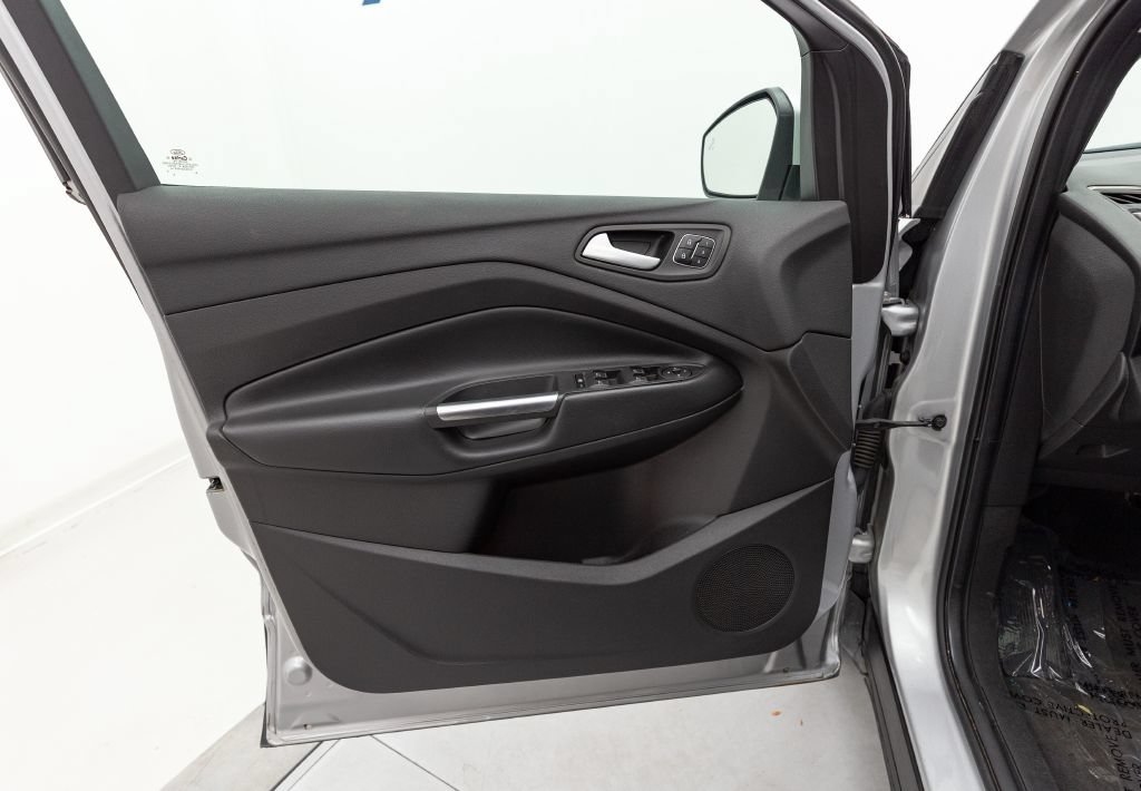 Used 2018 Ford Escape Titanium w/ Ford Safe & Smart Package AWD/4WD image 29