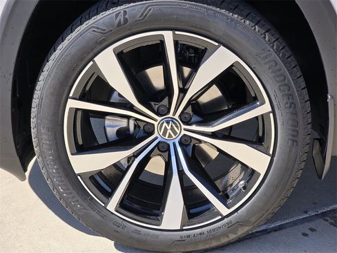 New 2026 Volkswagen Atlas Cross Sport SEL Premium R-Line image 9