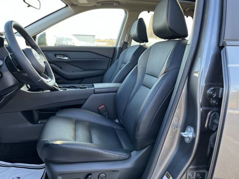 Used 2023 Nissan Rogue SV w/ SV Premium Package image 15