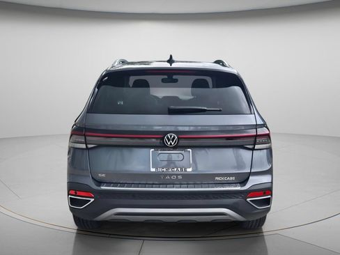Certified 2026 Volkswagen Taos SE w/ Panoramic Sunroof Package FWD image 6