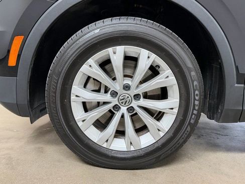 Used 2018 Volkswagen Tiguan SE FWD image 11