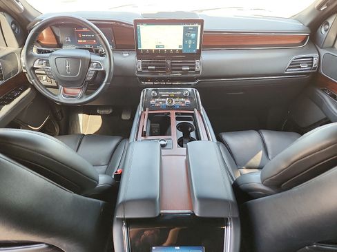 Used 2023 Lincoln Navigator Reserve AWD/4WD image 10