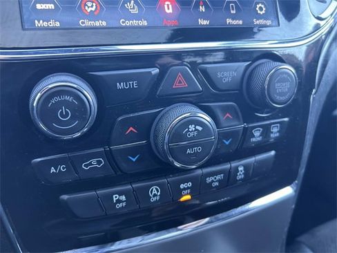 Used 2022 Jeep Grand Cherokee Laredo X image 33