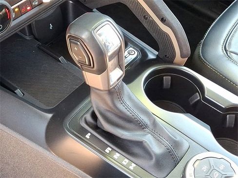 Used 2025 Ford Bronco Badlands image 17