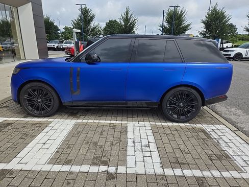 Used 2025 Land Rover Range Rover SE AWD/4WD image 8