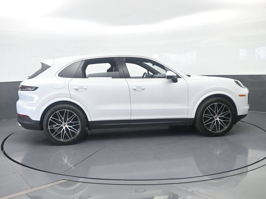 Used 2025 Porsche Cayenne AWD/4WD image 7
