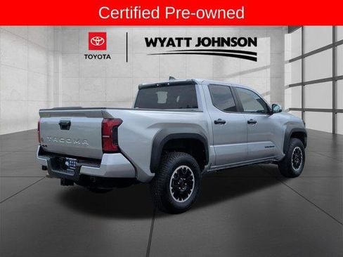 Certified 2025 Toyota Tacoma TRD Off-Road AWD/4WD image 5
