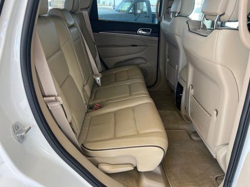 Used 2018 Jeep Grand Cherokee Overland image 30