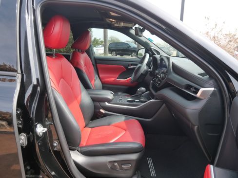 Used 2023 Toyota Highlander XSE image 15