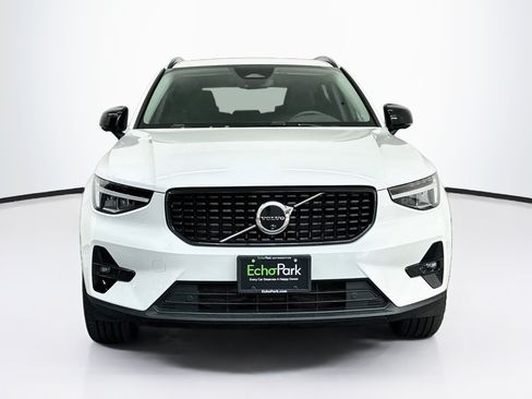 Used 2025 Volvo XC40 B5 Plus AWD/4WD image 2