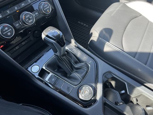 Certified 2024 Volkswagen Taos SEL AWD/4WD image 23